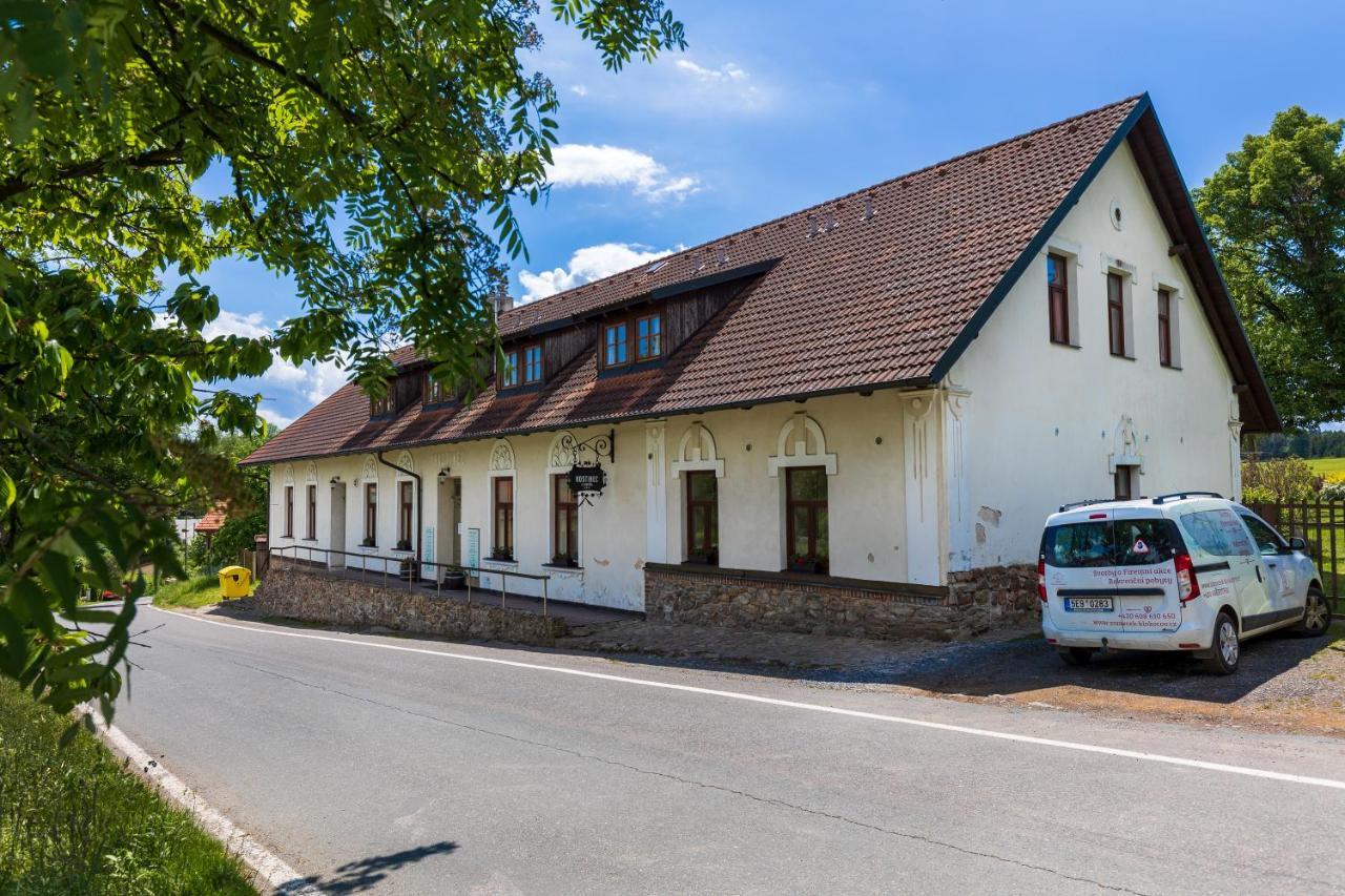 Hostinec u Zámečku Klokočov Esterno foto