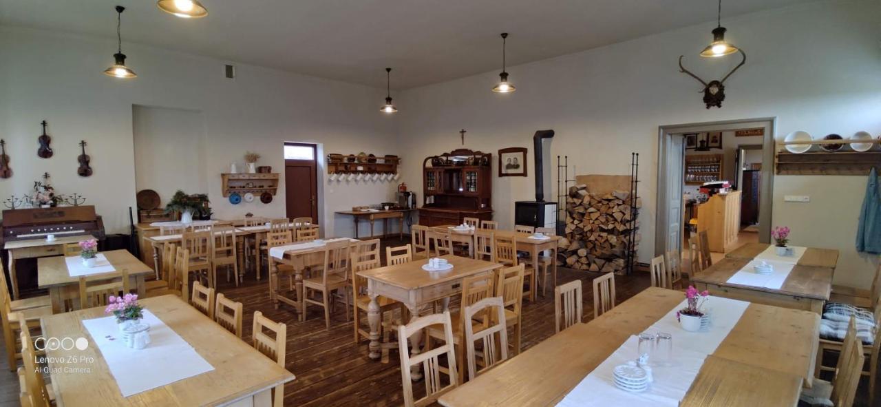 Hostinec u Zámečku Klokočov Esterno foto